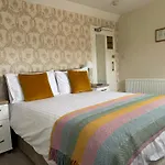 The Raincliffe 3*