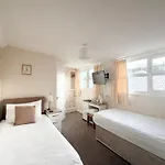 The Raincliffe Bed & Breakfast 3*