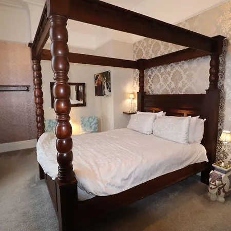 The Raincliffe Bed & Breakfast 3*